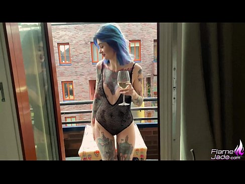 ❤️ Sjajna djevojka sisa gutljajem i strastveno jebe pod otvorenim nebom ❌ Ruski porno u pornografiji bs.pornburst.ru ❌️